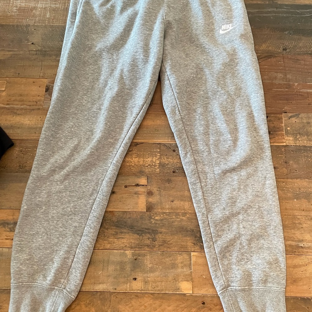 Men’s Nike Gray Cuffed Sweatpants